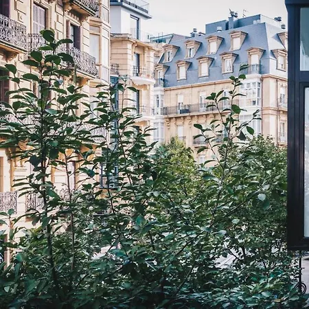 Apartment Apple By People